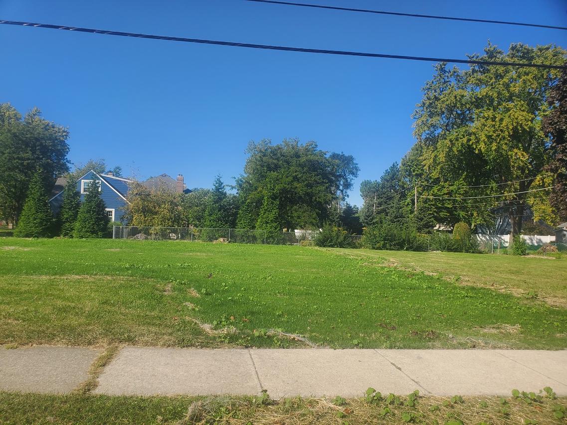 2646 Maple St., Des Plaines, IL 60018