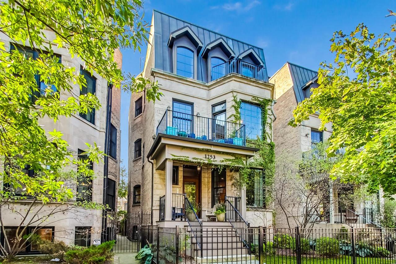 1253 W Addison St. #2, Chicago, IL 60613