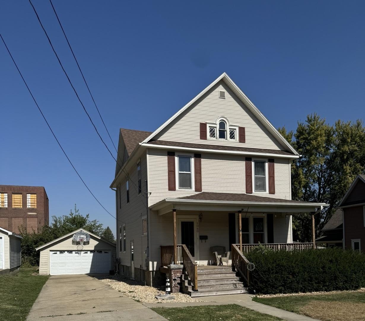 1040 W Douglas St., Freeport, IL 61032