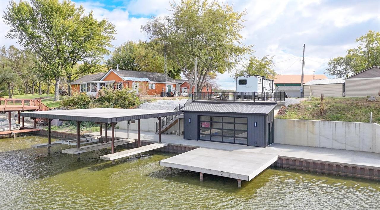 37 Sunset Dr., Neoga, IL 62447