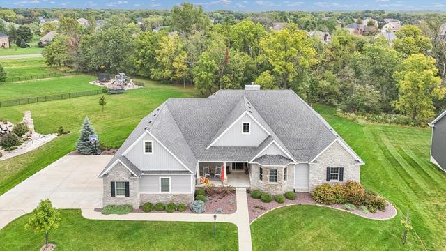 1310 Briarwood Ln., Mahomet, IL 61853