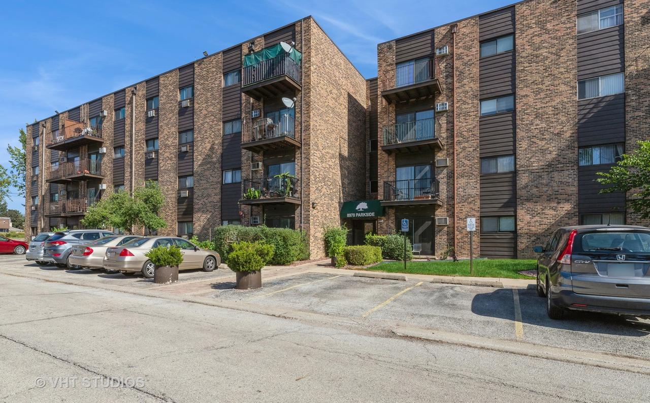 8970 N Parkside Ave. #202, Des Plaines, IL 60016