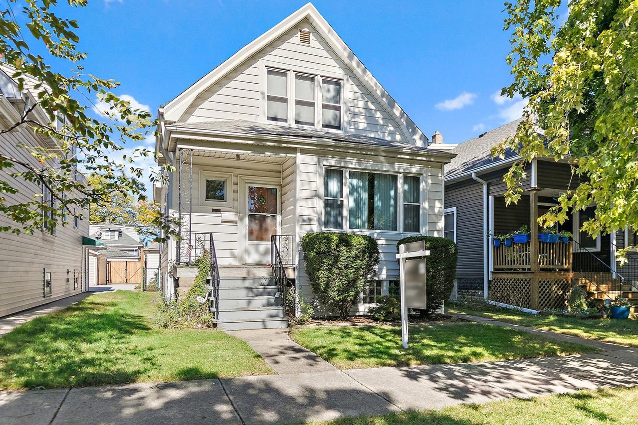 5942 W Eastwood Ave., Chicago, IL 60630