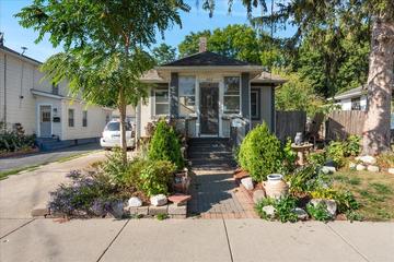 622 Columbia Ave., Elgin, IL 60120