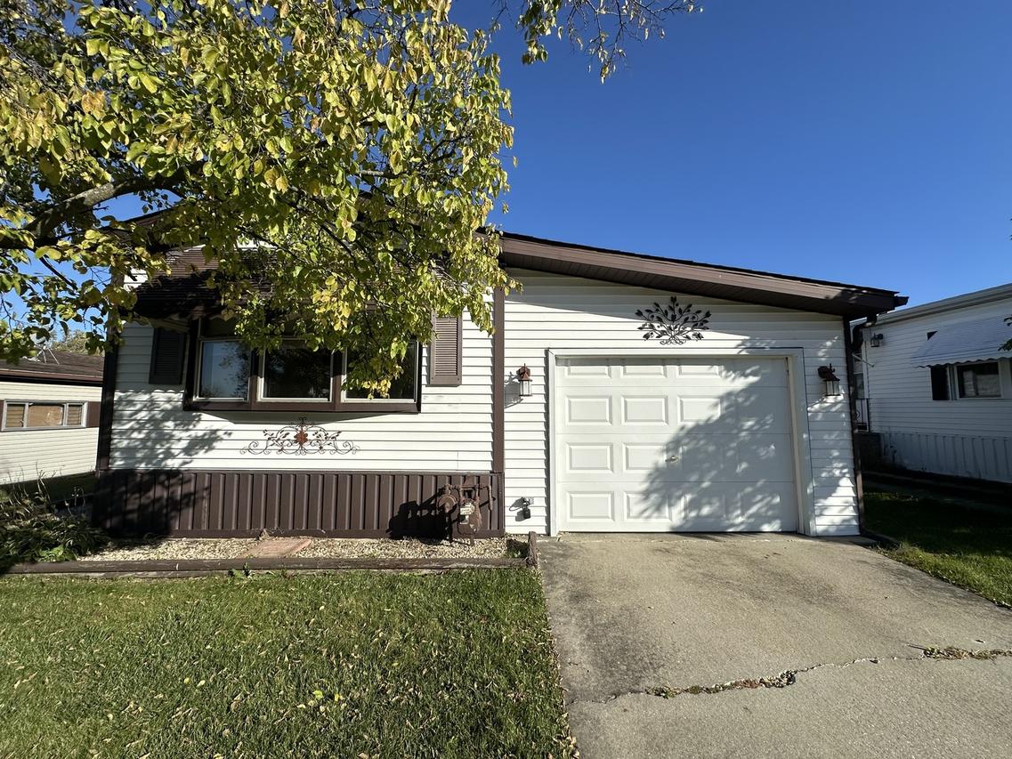 693 Ivylog Ter., Matteson, IL 60443