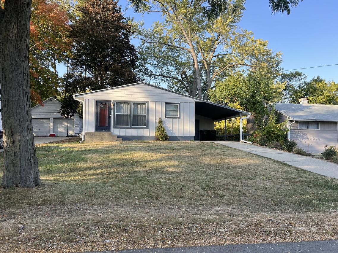 1212 W Violet St., Freeport, IL 61032