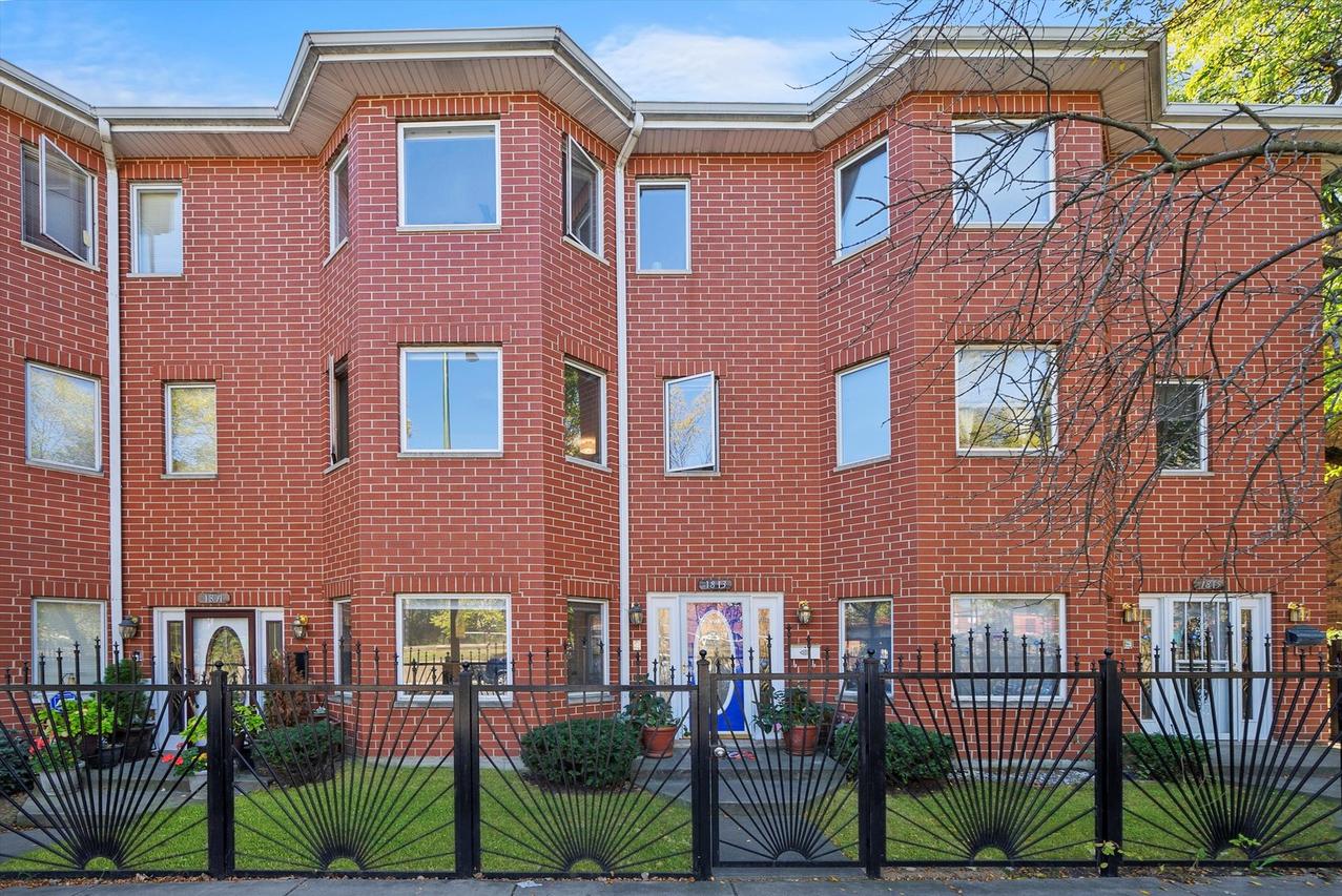 1813 W Granville Ave., Chicago, IL 60660