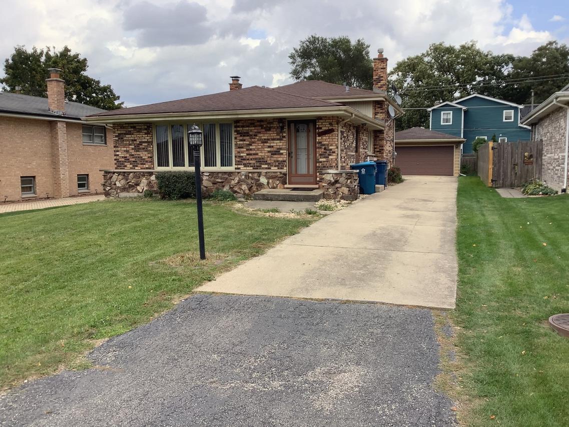 10613 S 82nd Ct., Palos Hills, IL 60465