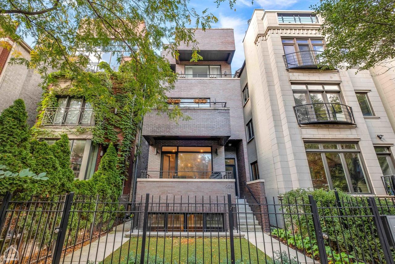 908 N Hermitage Ave. #1, Chicago, IL 60622