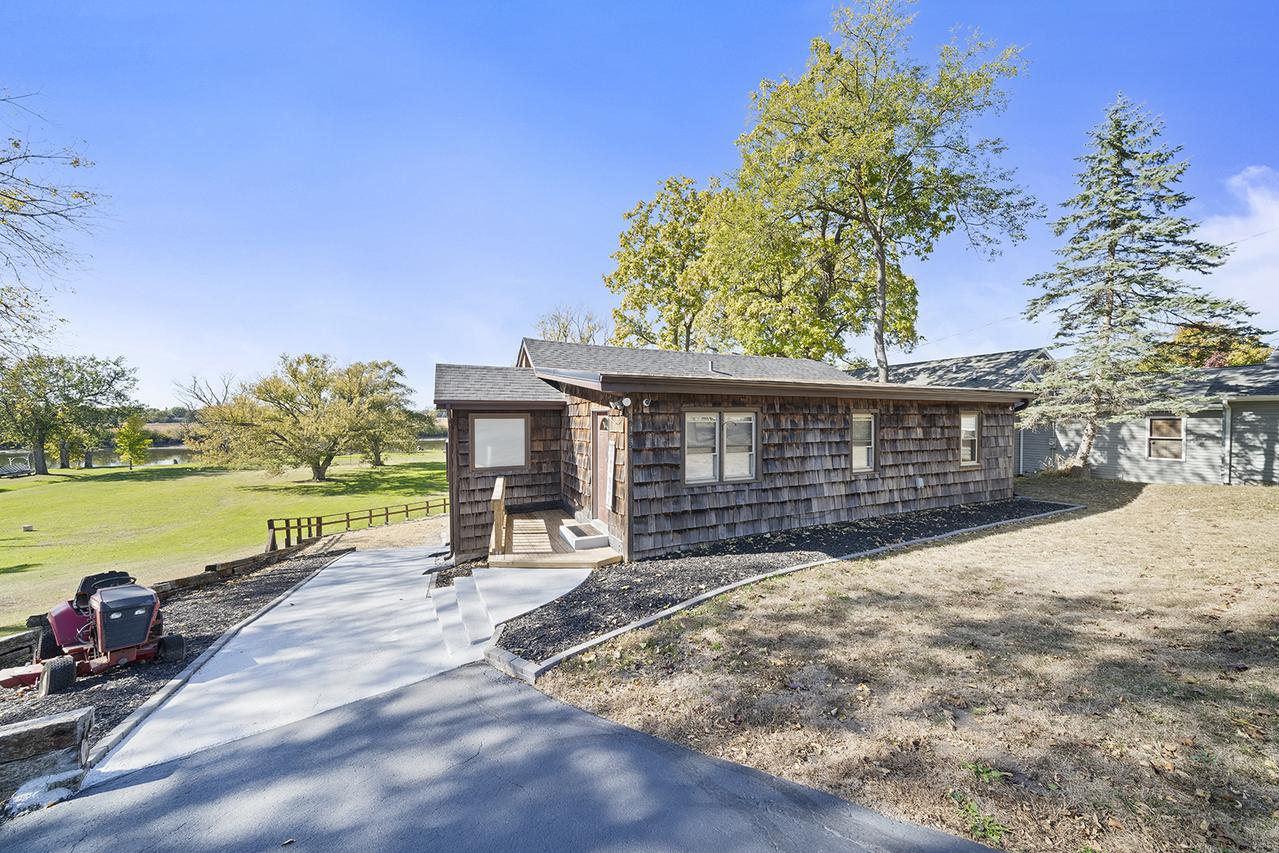 10128 Sunset Dr., Roscoe, IL 61073