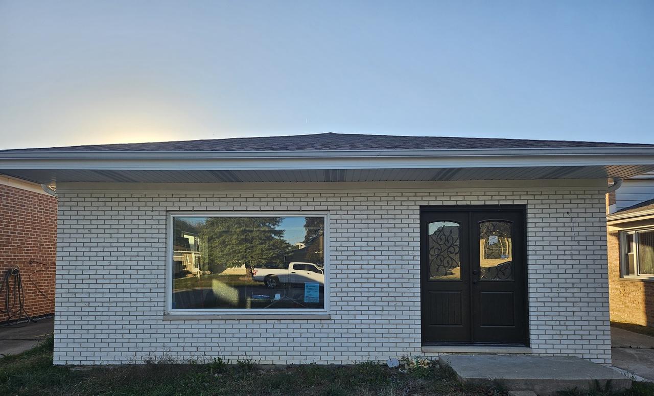 558 Escanaba Ave., Calumet City, IL 60409