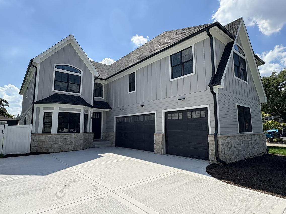 223 N Bonnie Brae Ave., Elmhurst, IL 60126