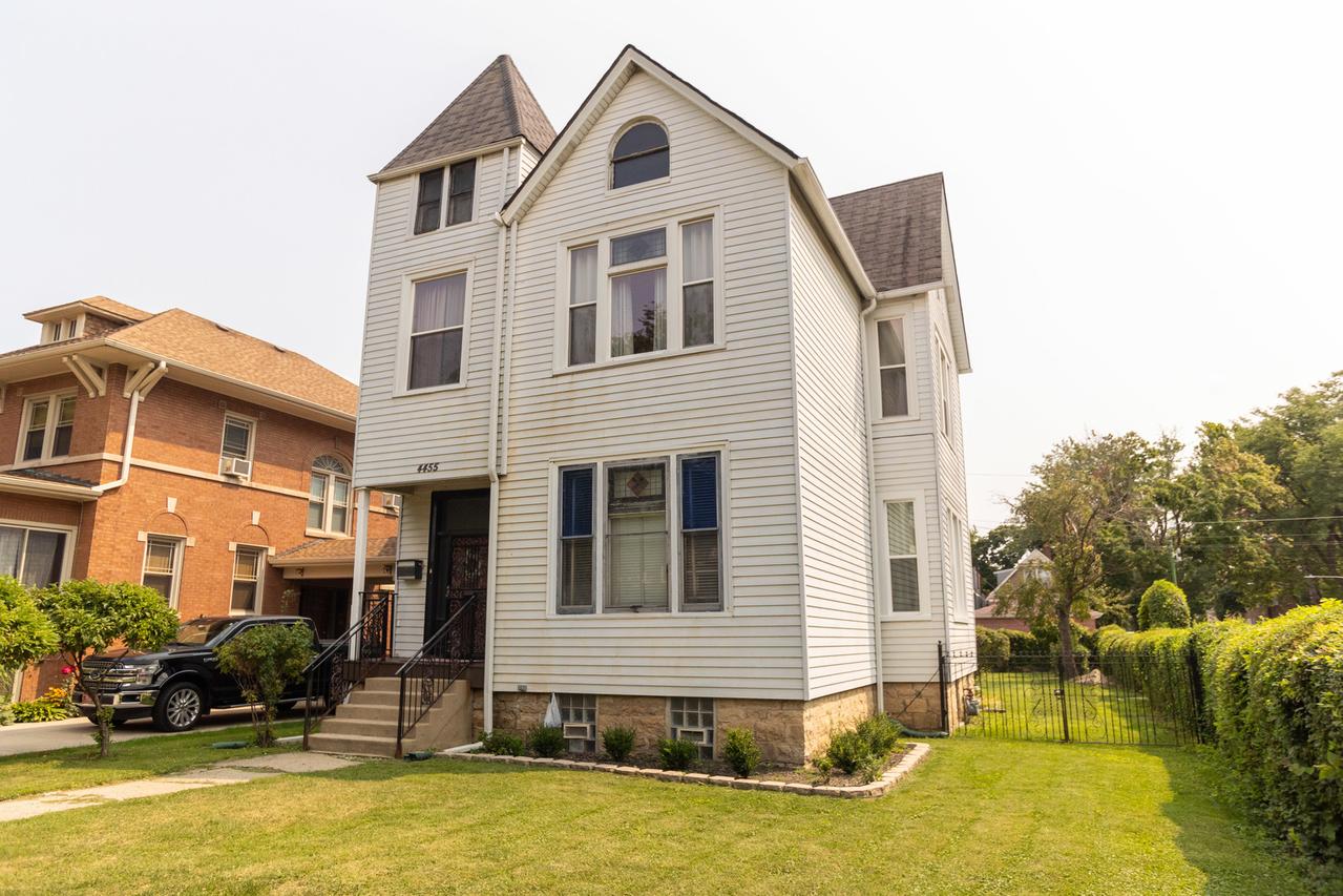4455 W Altgeld St., Chicago, IL 60639