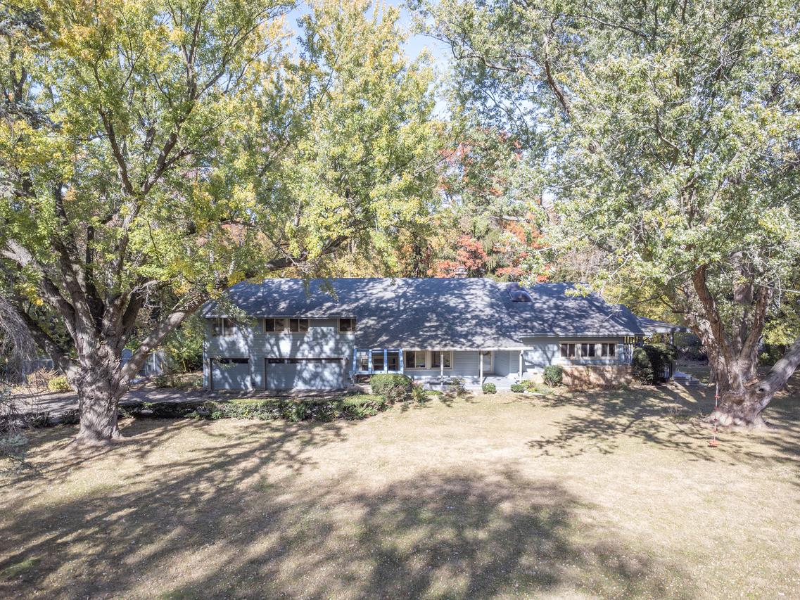 1372 Woodside Dr., Freeport, IL 61032