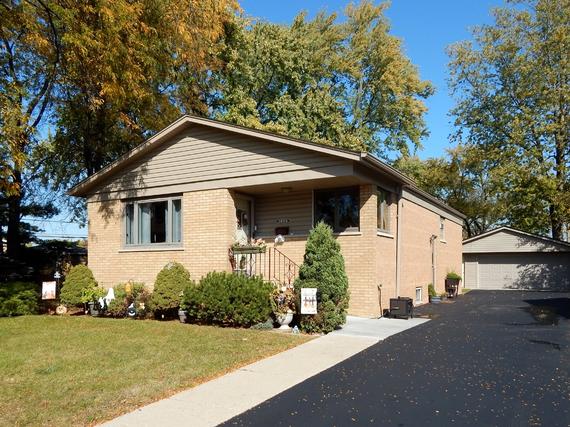 3616 W Benck Dr., Alsip, IL 60803