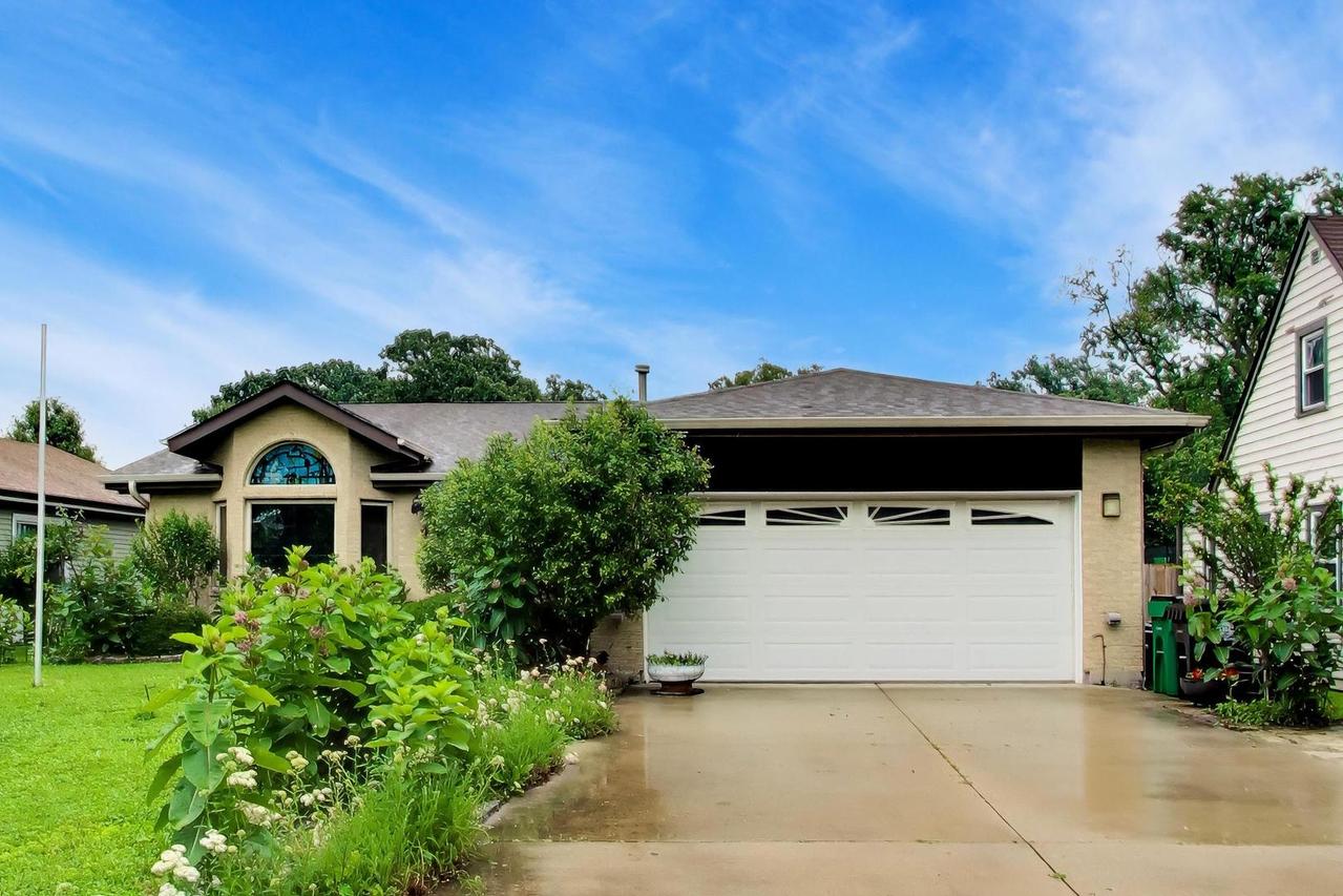 1233 Degener Ave., Elmhurst, IL 60126