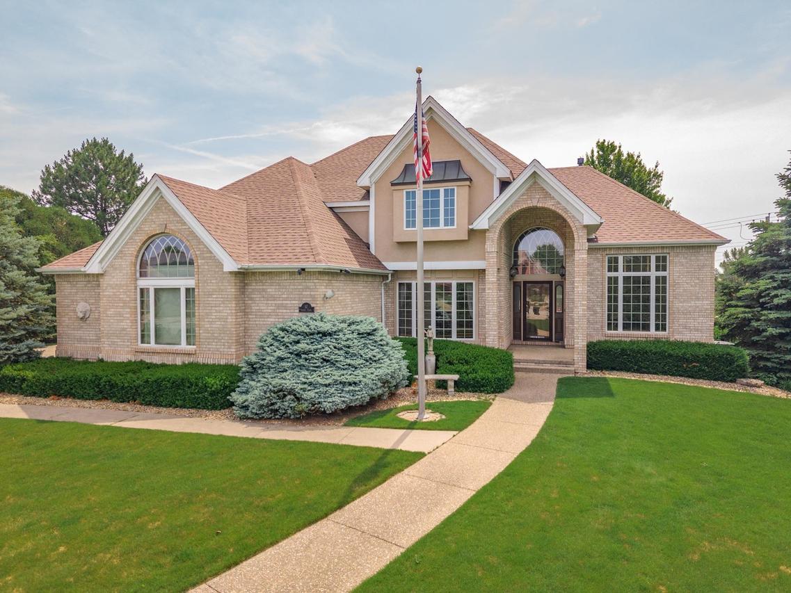 17 Smokey Ct., Bloomington, IL 61704