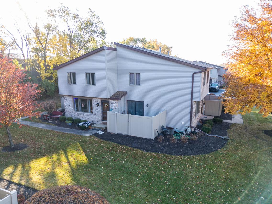 1014 Schoolgate Rd., New Lenox, IL 60451