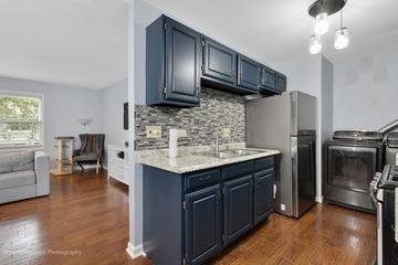242 Sunset Ct., Vernon Hills, IL 60061