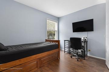 242 Sunset Ct., Vernon Hills, IL 60061