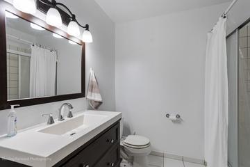 242 Sunset Ct., Vernon Hills, IL 60061