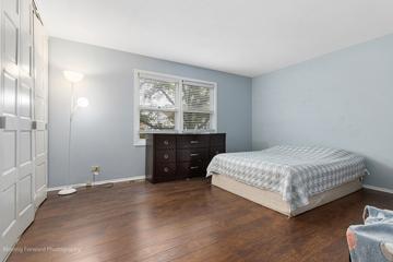 242 Sunset Ct., Vernon Hills, IL 60061