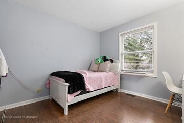 242 Sunset Ct., Vernon Hills, IL 60061