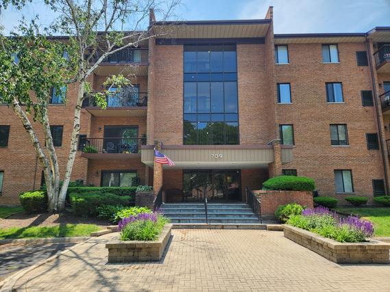 709 79th St. #309, Darien, IL 60561