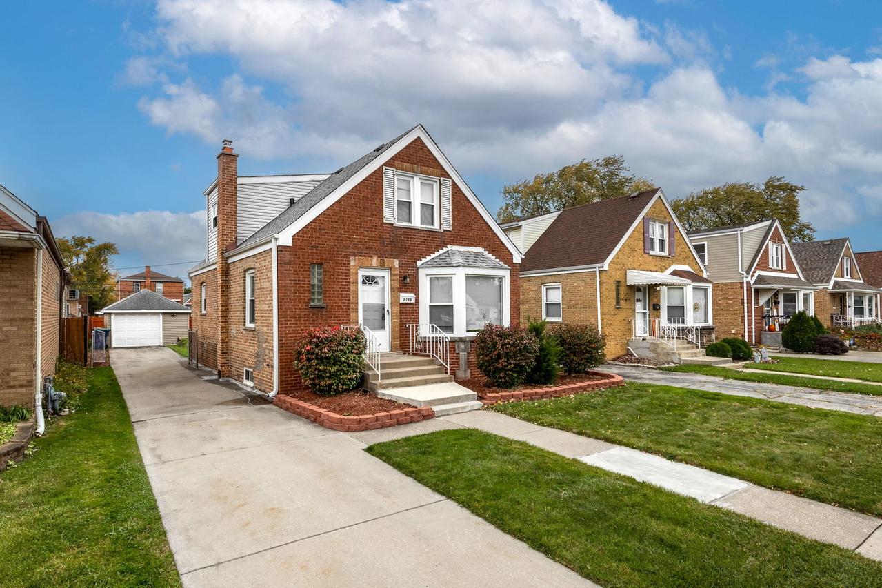 8748 S California Ave., Evergreen Park, IL 60805
