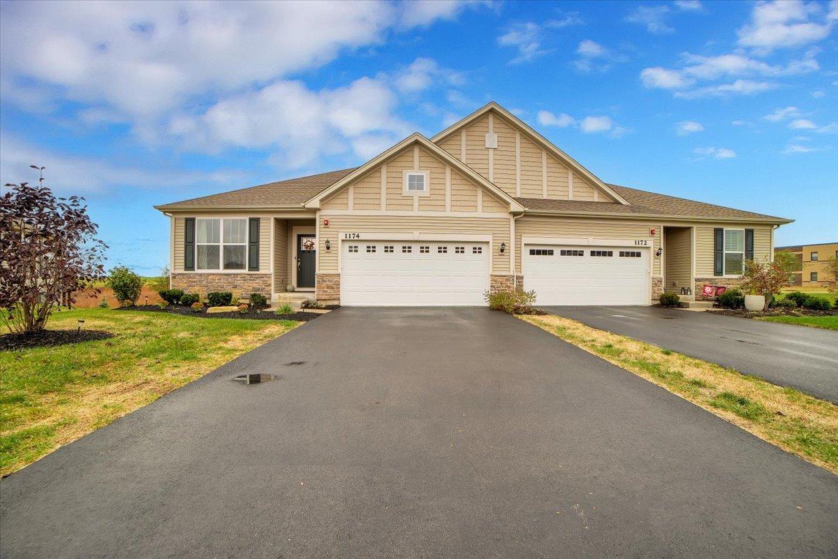 1174 Hawk Hollow Dr., Yorkville, IL 60560