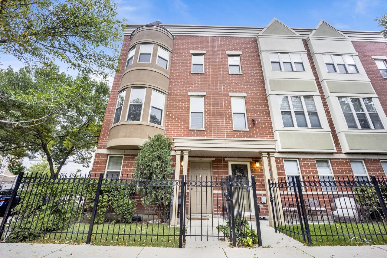 729 W Blackhawk St., Chicago, IL 60610