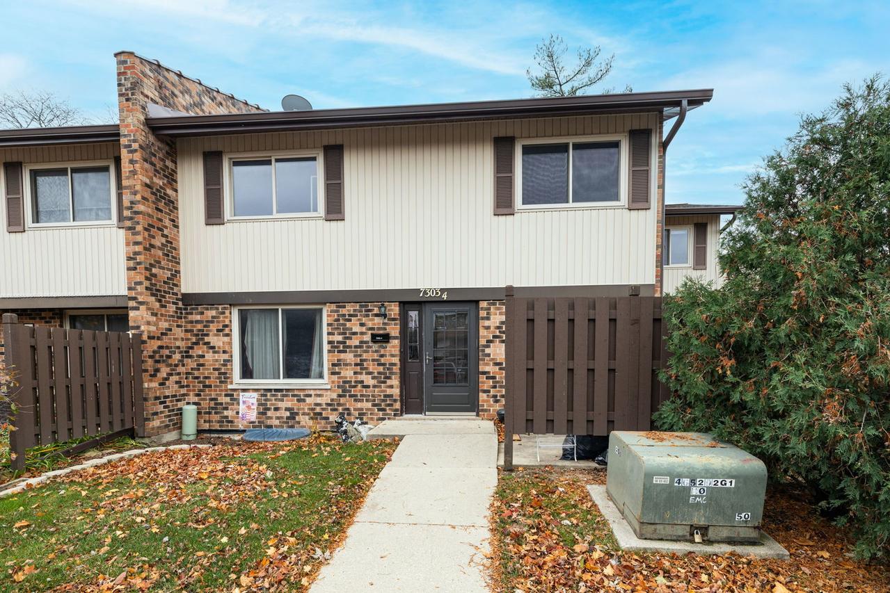 7303 Winthrop Way #4, Downers Grove, IL 60516