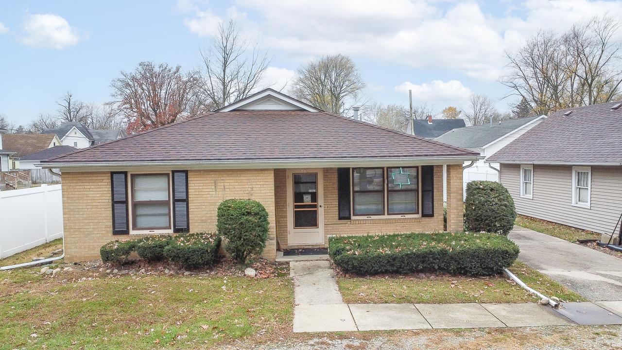 225 S Short St., Watseka, IL 60970