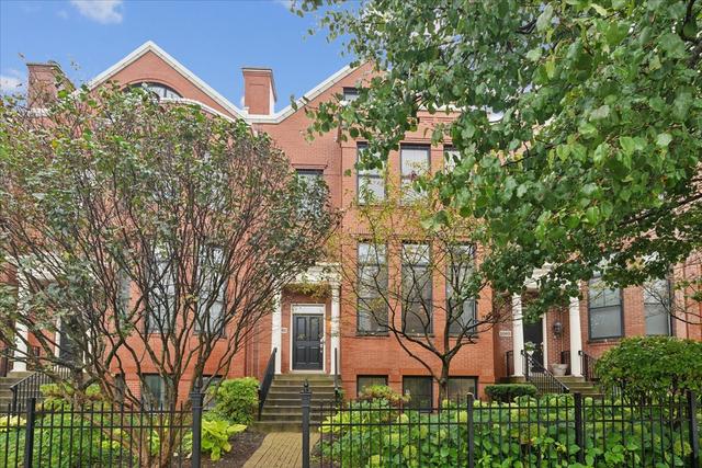 2081 Valor Ct., Glenview, IL 60025