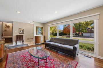 736 Pine St., Deerfield, IL 60015