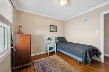 736 Pine St., Deerfield, IL 60015