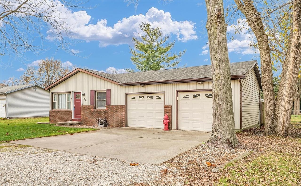 406 E Douglas St., St. Joseph, IL 61873