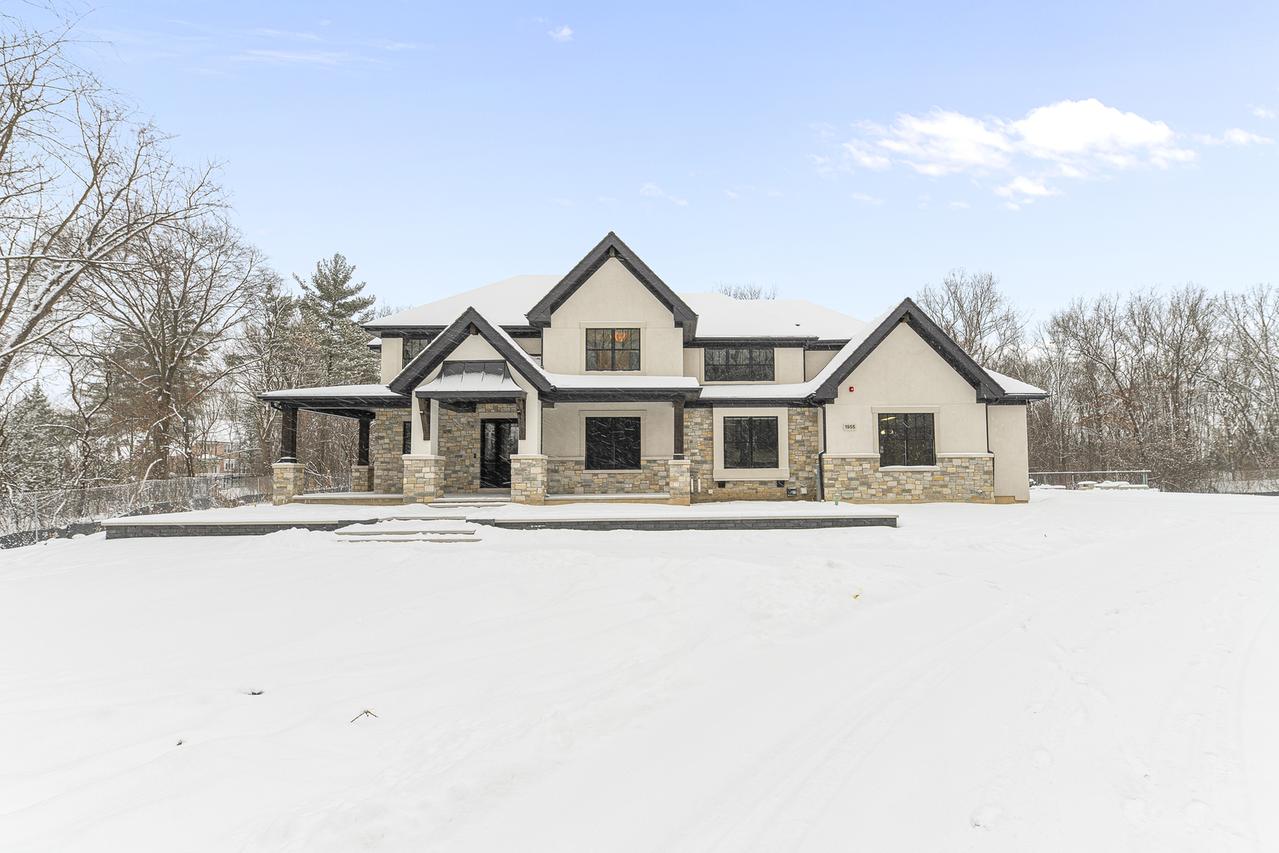 1955 Windridge Dr., Lake Forest, IL 60045