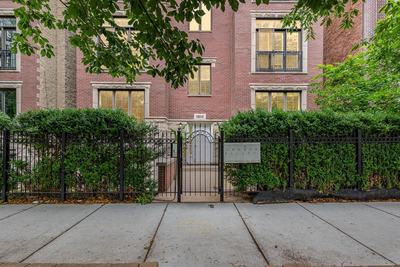 1365 N Mohawk St. #3S, Chicago, IL 60610