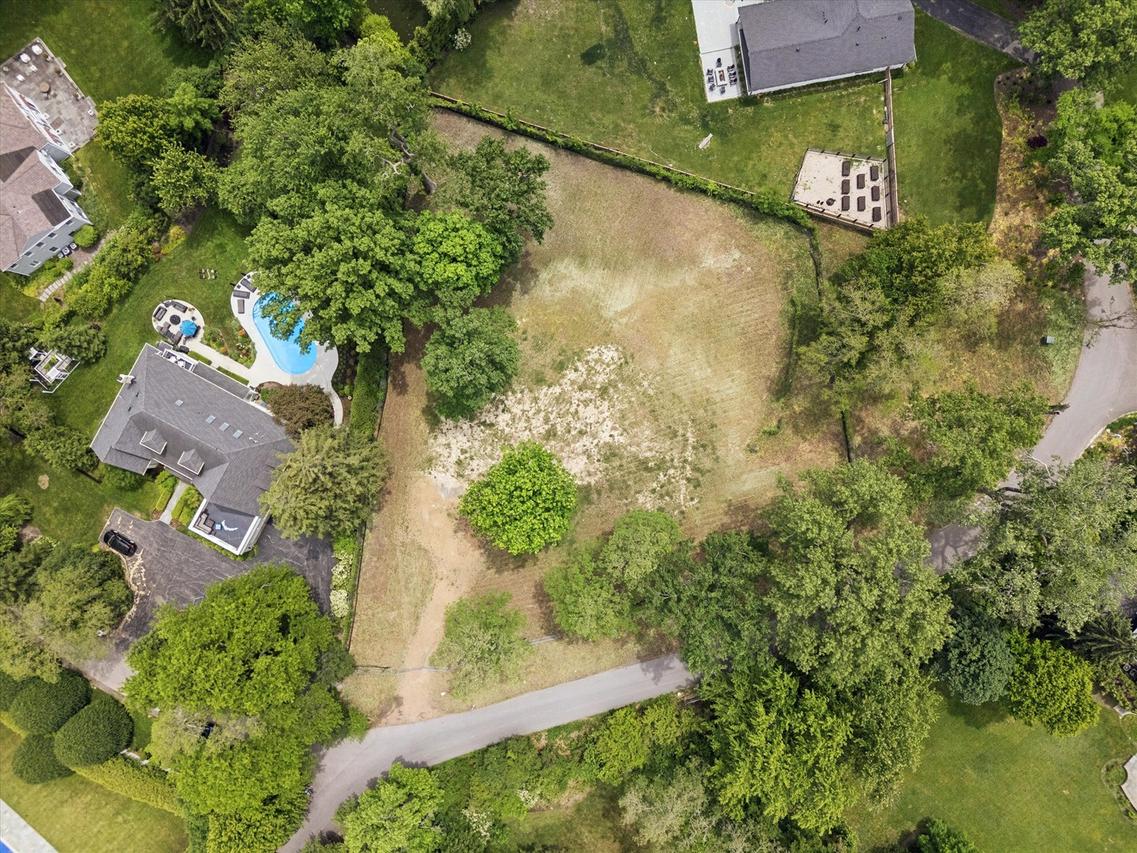 61 Woodley Rd., Winnetka, IL 60093