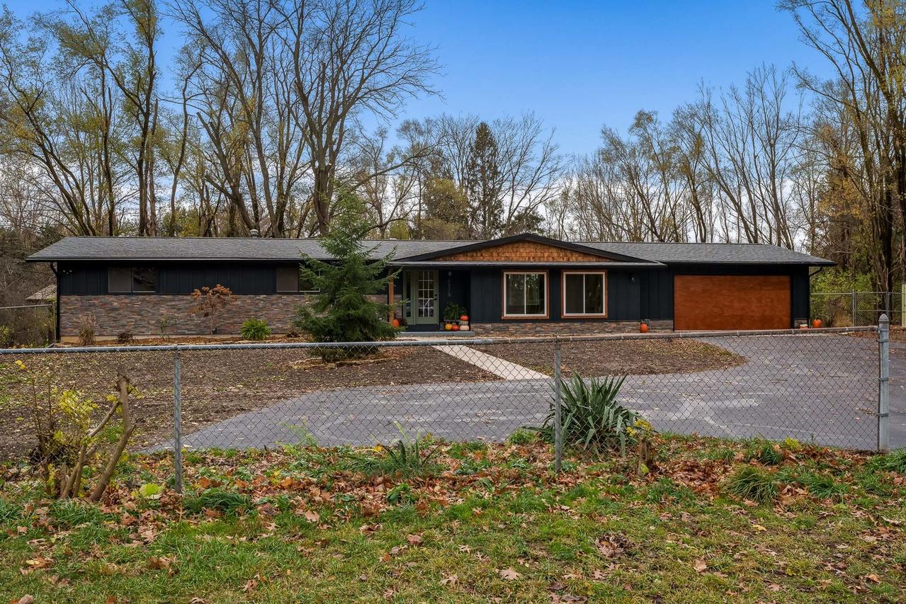 8279 Mccurry Rd., Roscoe, IL 61073