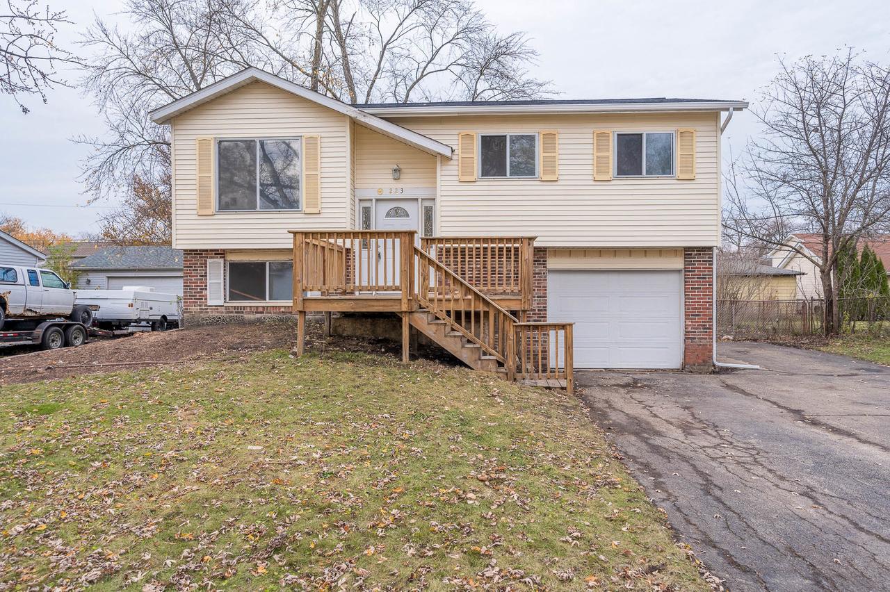 223 Kenilworth Dr., Bolingbrook, IL 60440