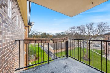 1117 S Old Wilke Rd. #408, Arlington Heights, IL 60005