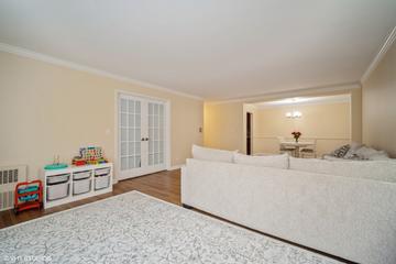 401 Ascot Dr. #1D, Park Ridge, IL 60068