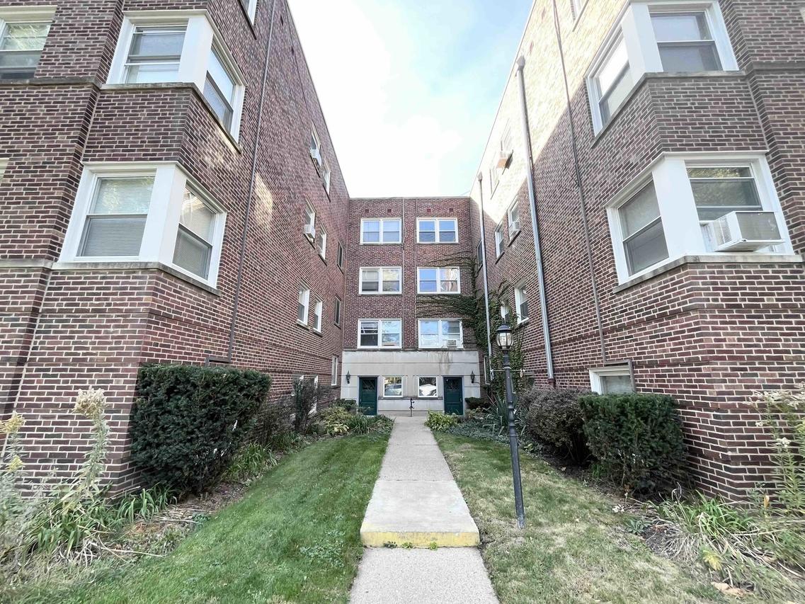 7224 N Claremont Ave. #F1, Chicago, IL 60645