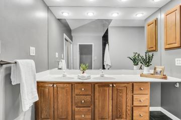 17727 W Dartmoor Dr., Grayslake, IL 60030