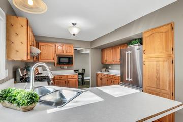 17727 W Dartmoor Dr., Grayslake, IL 60030