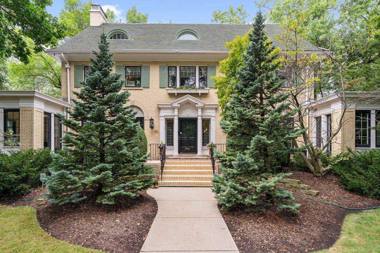 732 Sheridan Rd., Evanston, IL 60202