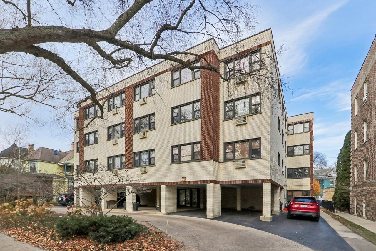 815 Reba Pl. #104, Evanston, IL 60202