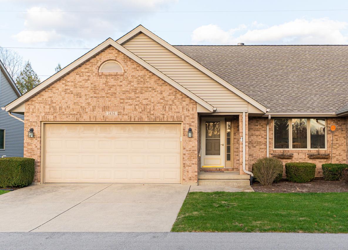 1456 Adrienne Cir., Sycamore, IL 60178